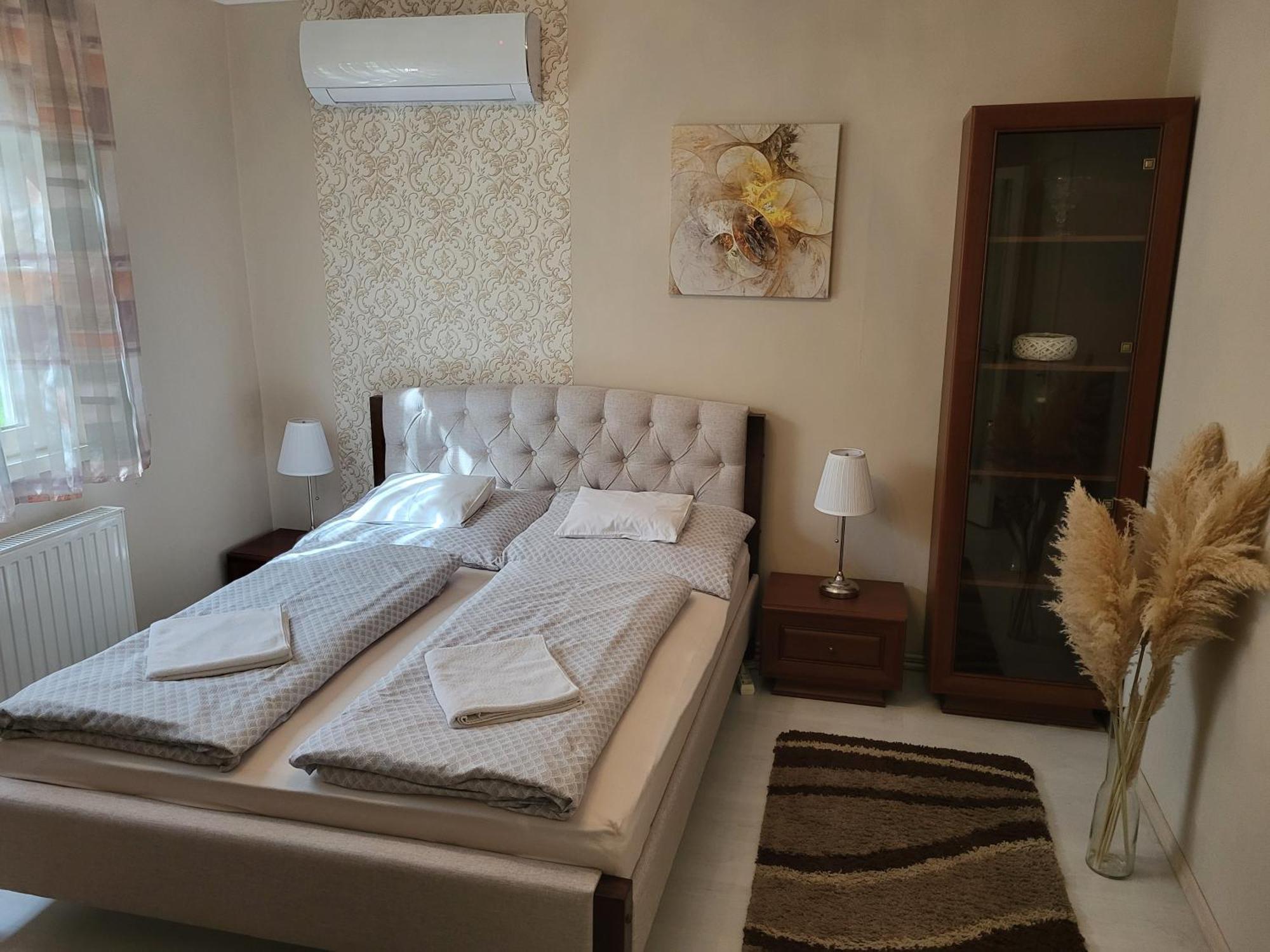 Jokai Apartment *